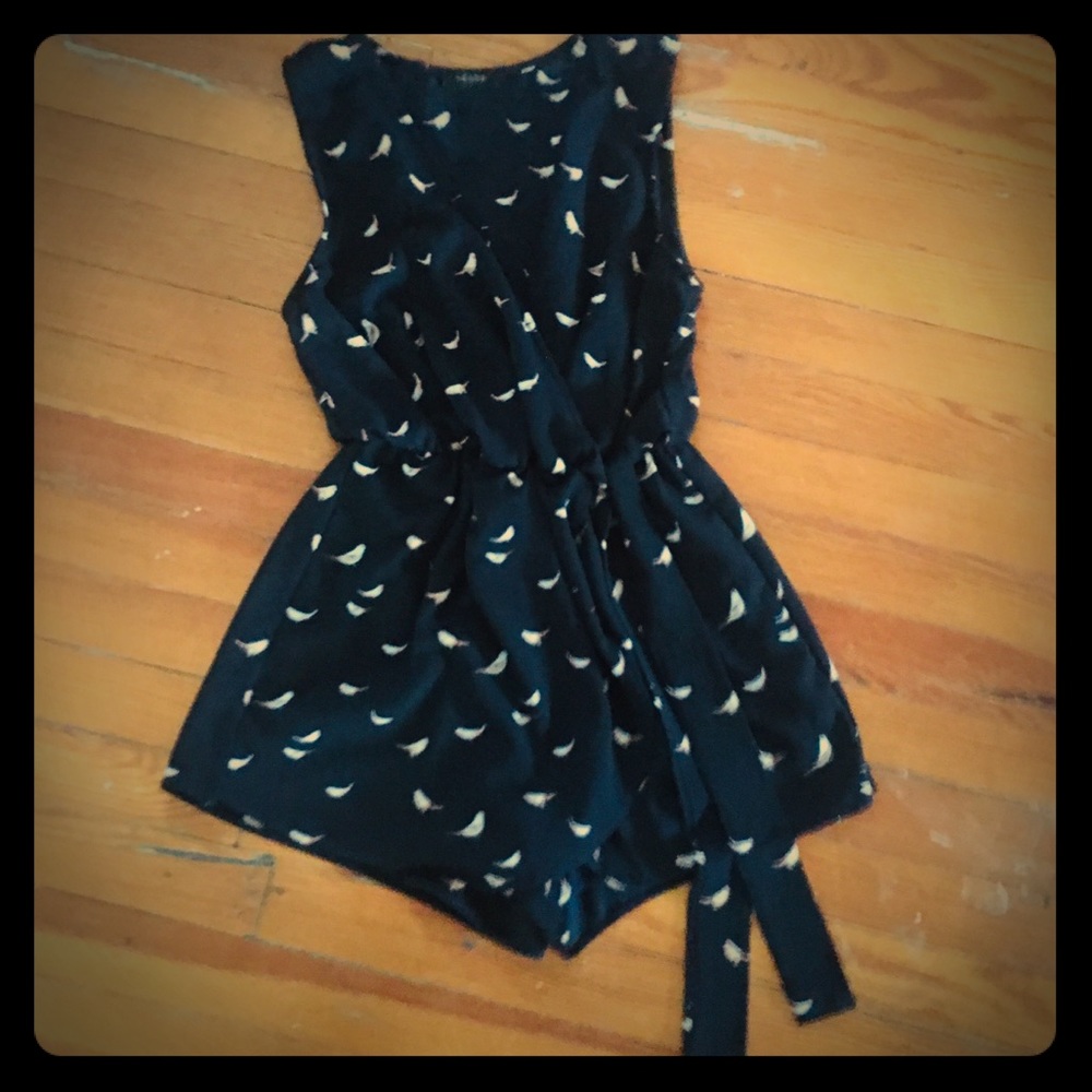 Scobe Navy bird print romper size L